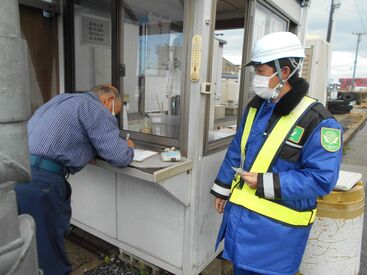 来訪者の受付をしている様子です！