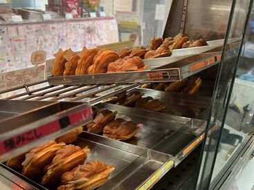 甘い香りが広がる店内…＊
生地を流す→クリームを入れる→鉄板を重ねる
の簡単3STEP！
難しいことはないので安心してください★