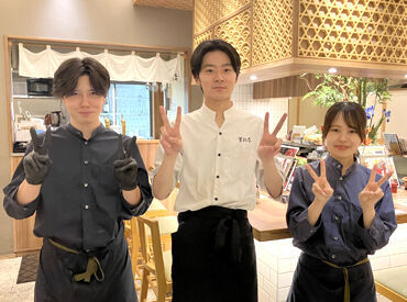 焼肉萬野 天王寺店 ＜ここで働いてよかった！＞
卒業する時にはきっとそう思える…そんな経験を★
ただの接客スキルだけでない！学べる事が多数♪