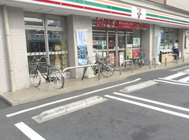 セブンイレブン　大田区東六郷2丁目店 地元のお客様が来店することの多いお店！
地域密着型で、ほっこりとした環境の中で働けますよ♪