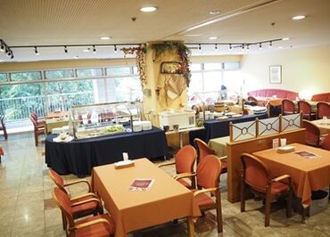 レストラン クレセント　※ホテル広島サンプラザ内 通勤に便利な駅チカ＆シフト自由◎
駅チカで通勤ラクラク♪
週1日～OKだから、家事や学業、
Wワークも無理なく両立★