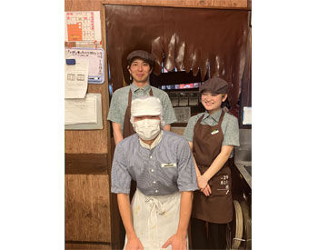 国道4号線沿いにあるお店★
一ノ割駅から徒歩圏内、車通勤もOKです!
制服だけでなく靴まで貸与なのも嬉しいポイント◎