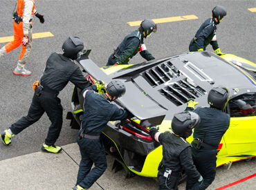 霞ヶ関モビリティ株式会社　富士エリア(勤務地：富士スピードウェイ) ＼最前線のレースメカニックとして活躍できる！／
安定基盤のもとで手に職を付けられます◎
※画像はイメージ