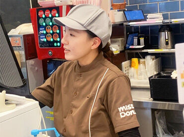 ●ドーナツ割引制度あり
●休憩時にドーナツ&ドリンクが無料
スタッフだけの特権♪
美味しいドーナツをお得にGETできちゃう◎