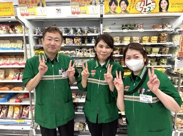 セブン-イレブン　京急ＳＴ青物横丁店 ≪いつのにか打ち解けている雰囲気♪≫
学生スタッフから主婦スタッフまで、年齢関係なくみんな仲良し◎