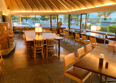 名代とんかつ かつくら 大津店【013】 車・バイク通勤OK★
琵琶湖が一望できる解放感のある店内です♪