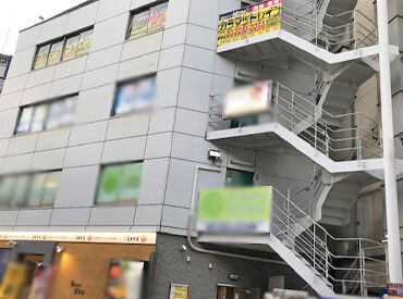 店内は鉄道ファンも歓喜のグッズがたくさん！
開店と同時にお目当てのグッズを買いに来てくれるファンの方もいるんです♪