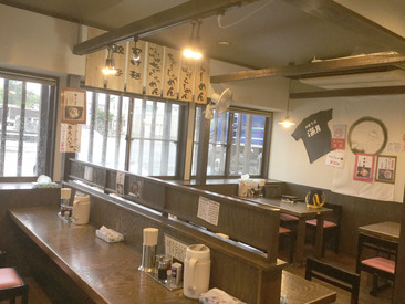 \Wワークにもピッタリ♪/
1日3h~シフト調整しやすい!
学生~主婦さんまで、年齢も経験も関係なく
みんな和気あいあい◎