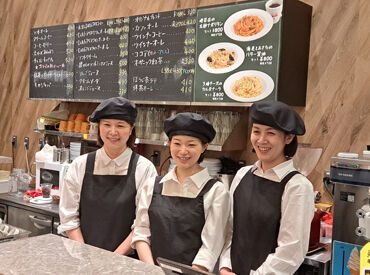 ホリーズカフェ アリオ鳳店 ★★未経験でも大歓迎です★★
新店は一緒に頑張れる仲間がいっぱい！
既存店が頼れる先輩がいて安心！どちらも環境◎