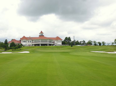 ＼未経験さん大歓迎／
"自然"あふれるゴルフ倶楽部内のレストランで働こう♪