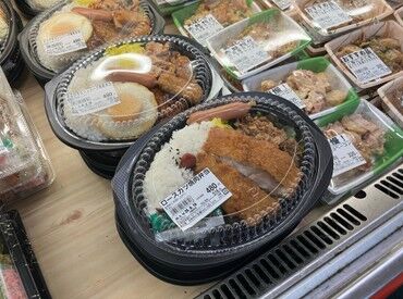 調理や製造の経験が無くてもOK！
まずは簡単な作業から少しずつ慣れていきましょう♪
先輩スタッフが丁寧にサポートします◎