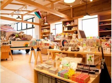 ＜初バイトさんもWelcome＞
スグに覚えられるお仕事ばかり♪
イチから丁寧に教えるので安心◎
一緒に楽しく働きましょう☆