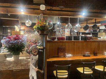 今SNSでも話題の『ルーカレーとシチューの店　キイロトシロ』に続き、
この度、洋食屋を新しくオープンすることになりました！！