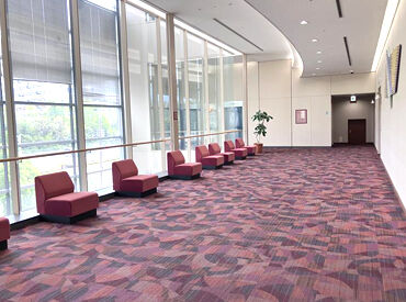 大阪アカデミア 窓ガラスを拭いたり、施設内に修理するような箇所がないか
点検作業が中心です！