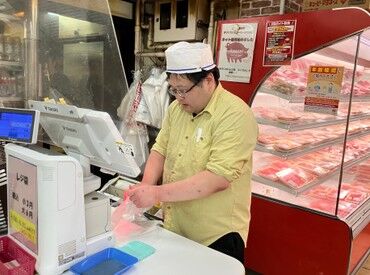 株式会社田無肉の宝屋 中野店 中野ブロードウェイの地下1階♪
20～50代まで幅広く活躍中！
高校生・大学生の初バイトも大歓迎！