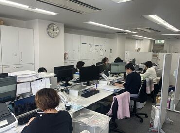 駅チカ＆身だしなみ自由♪
堺東駅から徒歩5分で通勤ラクラク！
家庭やプライベートと両立しやすい環境です♪