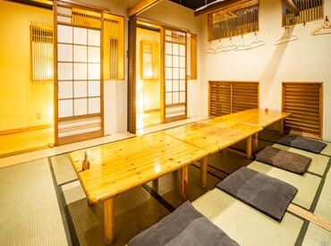 もつなべ屋ぎんなべの店内♪
鍋は自分たちで目の前で炊くのではなく
お客さんがやるので運ぶだけでOK◎