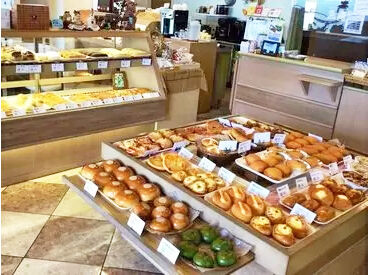 金城ベーカリー 子育て中の方や子育て終えた世代も多いので、
お子さんの発熱時など協力しあって、お休みを取っていただいています♪