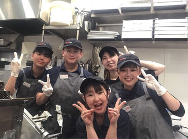 レジ＆簡単な調理アシスタントをお任せ！
肉を軽く炙って丼にのせるだけ◎
分からないことは社員に相談を♪