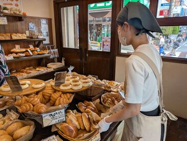 有限会社三河屋鈴木製パン所　パン小屋Hutte 最寄駅から徒歩1分の好立地◎
完全週休2日制でワークライフバランスも抜群です
安定した環境で長く働きたい方におすすめ！