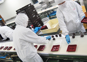 株式会社リョーユーパン　熊本工場 分担制なので…
色々な工程を覚える必要ありません！
担当分をモクモクこなしましょう★≡
接客なしの裏方作業です！