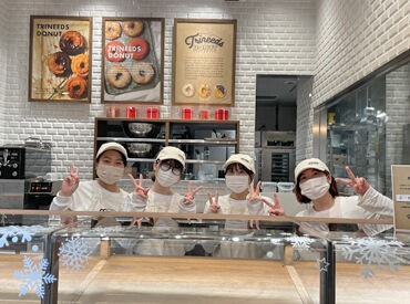 Trineeds Donut(トリニーズ ドーナツ)　イオンモール須坂店　※2025年10月OPEN (1)Trineeds Donut(トリニーズ ドーナツ)　イオンモール須坂店
スキマ時間で働ける★
子育てと両立・副業の一つにもぴったり◎