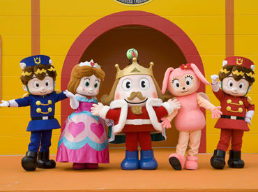 人気のテーマパークでワクワクのお手伝い☆
お客様が過ごすこの空間が、特別で楽しいものになるよう力を貸してください◎