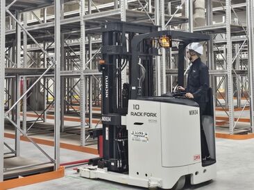 中央物産株式会社 新東大阪ロジスティクスセンター　※2026年1月OPEN 50名以上の大量募集！
同期もたくさんいるので、
みんなで助け合いながら業務に取り組めます◎
新しい友人ができることも♪