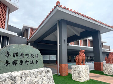 『みんなで創ろう活気あふれる美らまち』
に沿った都市づくりに努めている職場で、
社会福祉士として活躍してみませんか?