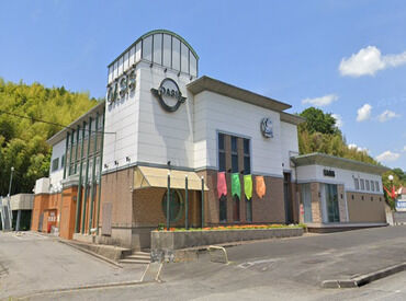 まずは元気に挨拶ができればOK！
しっかりしたフォロー体制でサポート◎
安心スタートが可能です♪
高時給でサクッと稼げます！