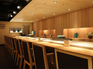 活躍中のスタッフは未経験から始めた方が多数!学生さん・主婦(夫)さんなど皆さん大歓迎です♪