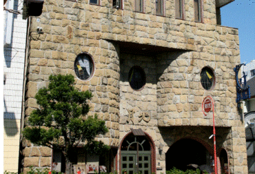 新大工商店街すぐそばの写真館◎
スキルを磨いて一流カメラマン(男女)に！
未経験からのスタートも大歓迎！