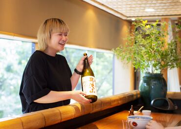 髪型・髪色自由!
働きながら自分らしくオシャレに勤務できますよ◎
「今日はどんな髪型にしようかな…」なんて楽しみも♪