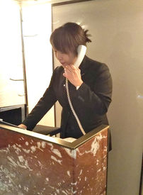 心強い先輩のマンツーマン指導あり★
電話の受付は慣れてから！メニューの把握するまでマニュアル等で勉強できますよ☆