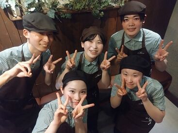 びっくりドンキー 宇都宮東店 ＜現在活躍中のスタッフです！＞
和気あいあいと楽しくできる雰囲気◎
プライベートとの両立もしやすい職場です♪