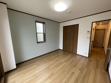 業務内容は全てイチから丁寧にお教えします！
少人数の会社なので気軽に何でも相談できる雰囲気★