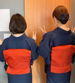 銀座駅徒歩3分！和装で働けるレアなお仕事♪
初めは社員が着方を伝授！働いているうちに慣れてくるので安心です◎