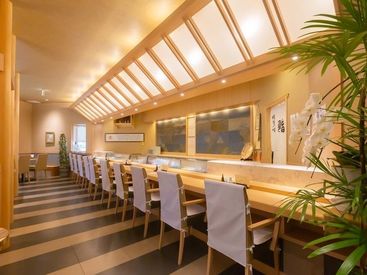 ＼未経験から寿司職人に／
見習い・未経験歓迎！
将来自分でお店を出したい方、新しい業界で活躍したい方 etc... 大歓迎！