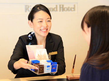 リッチモンドホテル福岡天神 憧れのホテル業界にチャレンジ*。
ほとんどが未経験スタートです！
接客スキルやマナーなど、
働きながら学べることがたくさん♪