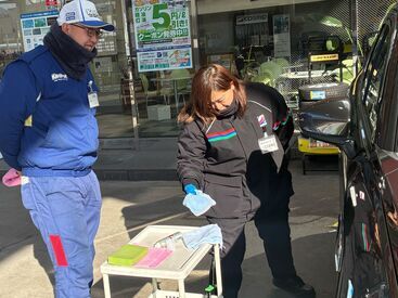 先輩から丁寧なフォローあり！
接客マナーや誘導のコツ等が
イチからしっかりと学べる環境です◎
未経験でも問題ございません☆