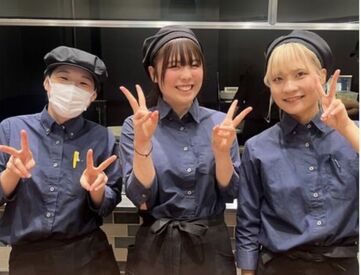 ぼてこ　イオンモール常滑店 ぼてこの自慢はメンバー同士の仲の良さ！
わきあいあいとした雰囲気の中で働けます★
＜友達と一緒の応募もぜひ♪＞