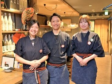 自家製麺十割そばと地酒　あけぼのや ＼10～30代活躍中／
幅広い年代が活躍していますが、めっちゃ仲良し◎
ごはんに行ったり、まるでサークルみたいな雰囲気♪