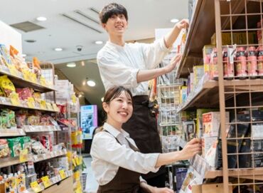 スタッフ同士、最近のコスメの話や
新商品の話でよく盛り上がります(笑)
それがまたいい情報交換になるんです♪