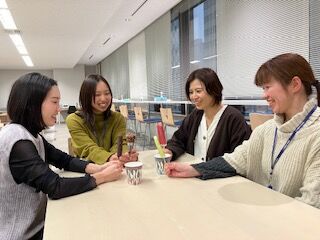 株式会社阪急交通社　札幌予約センター ＜札幌駅から徒歩4分＞
20～40代のスタッフさんが仲良く活躍中！
余裕のある人員を確保しているので、
急なお休みにも対応可能◎