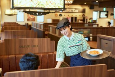 オリーブの丘　堺北条店　※2026年6月オープン予定（0639） 選び抜かれた食材を使ったパスタ、ピッツアなど、
本場イタリアの味をリーズナブルな価格で楽しめるレストランのお仕事★
