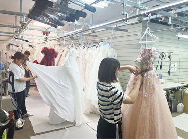 株式会社クラウディア　メンテナンス事業部 30代女性中心に活躍中の、
のんびりした雰囲気ですよ～♪
ブライダル業界を身近に
感じられる環境です◎