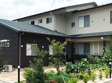 介護業界に興味がある方歓迎！
研修制度はもちろん、
資格取得支援制度もあるため、
一から介護の知識やスキルが身に付きます◎