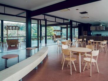 四季折々の心字池の風景を眺めながらほっと一息つける空間を提供☆
