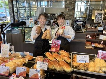 みやび珈琲　伊丹店【304】 若手世代も多数活躍中★
いつも笑顔でいっぱいの温かい雰囲気も魅力のひとつ◎
チームワークバッチリです！