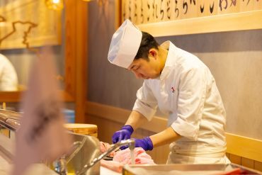 廻鮮寿司塩釜港　本店 今後も新規出店の計画あり！
新しいことにチャレンジし続ける勢いのある会社で
最高の鮮度にこだわった寿司をお届けしましょう！